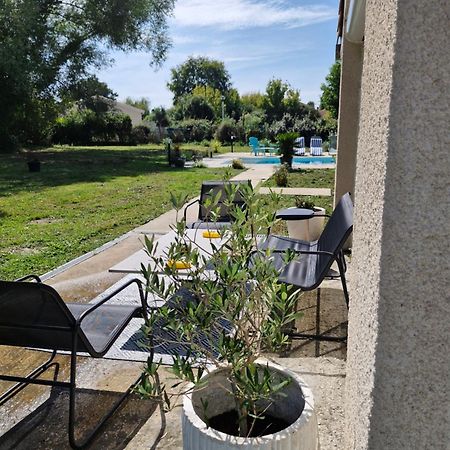 Demeure En Pierre Avec Piscine Privee Etauliers Exterior foto