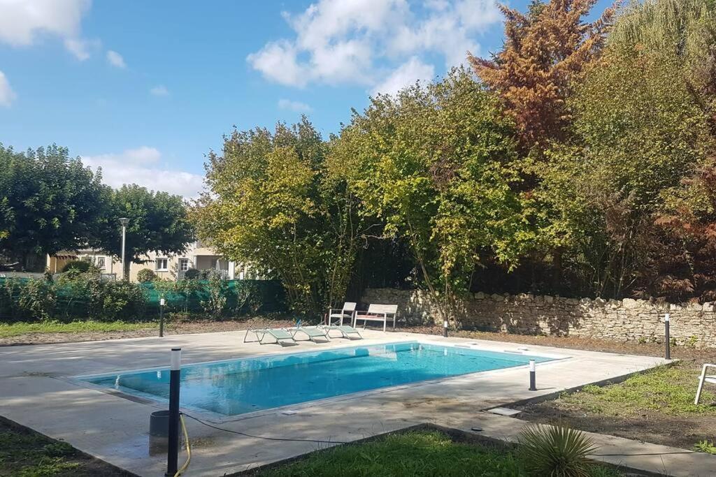 Demeure En Pierre Avec Piscine Privee Etauliers Exterior foto