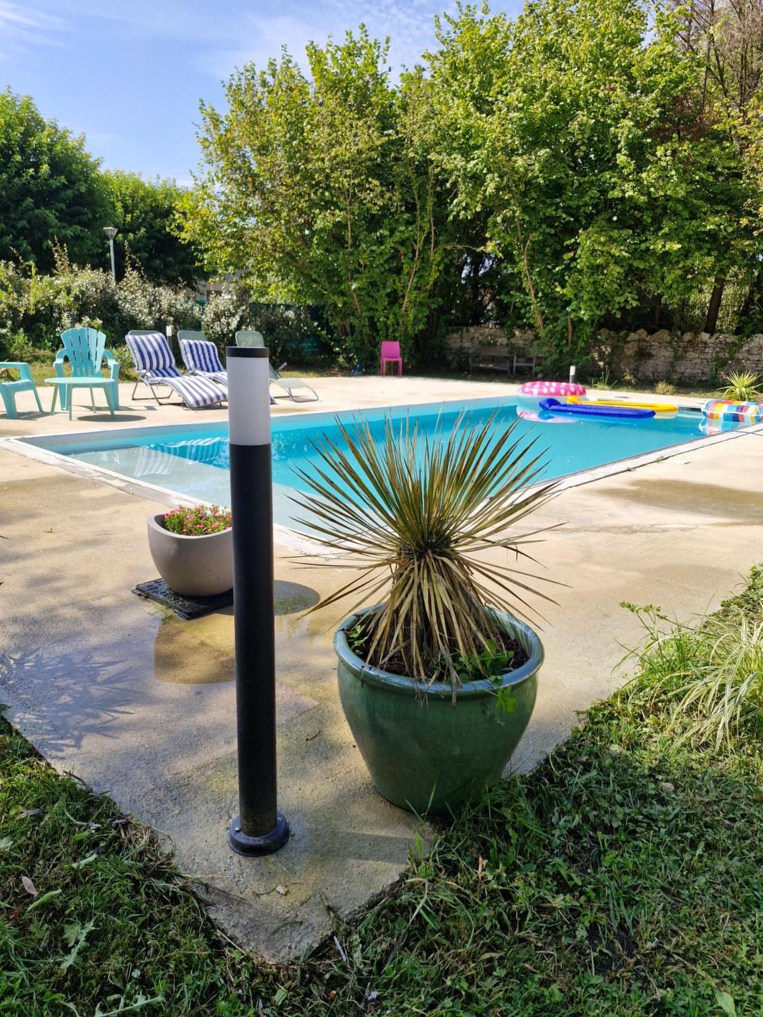 Demeure En Pierre Avec Piscine Privee Etauliers Exterior foto