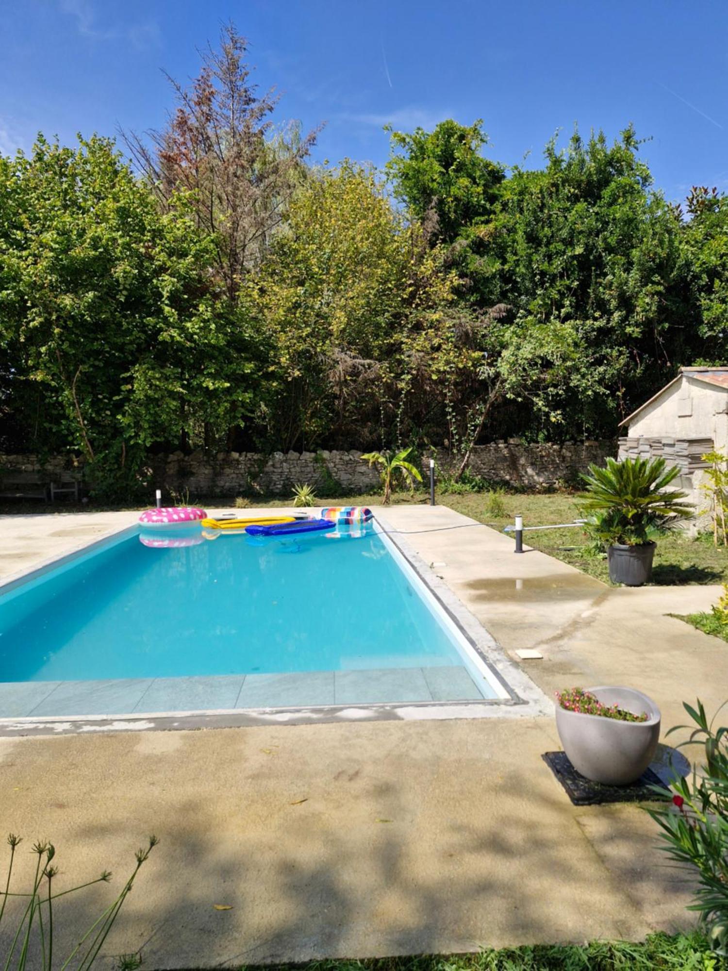 Demeure En Pierre Avec Piscine Privee Etauliers Exterior foto